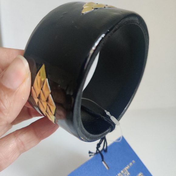 SALE 2/$29 Matt and Nat black and gold lacquer bracelet - Picture 4 of 12